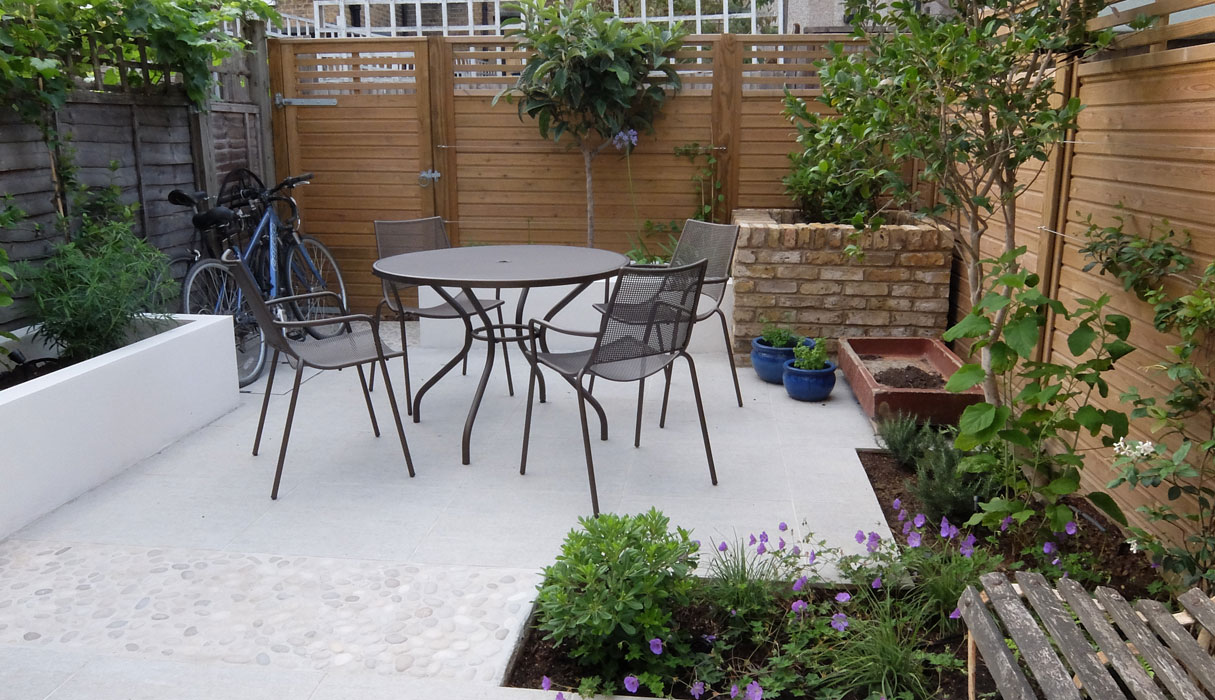 Small Courtyard in Ealing with Porcelain & pebble paving